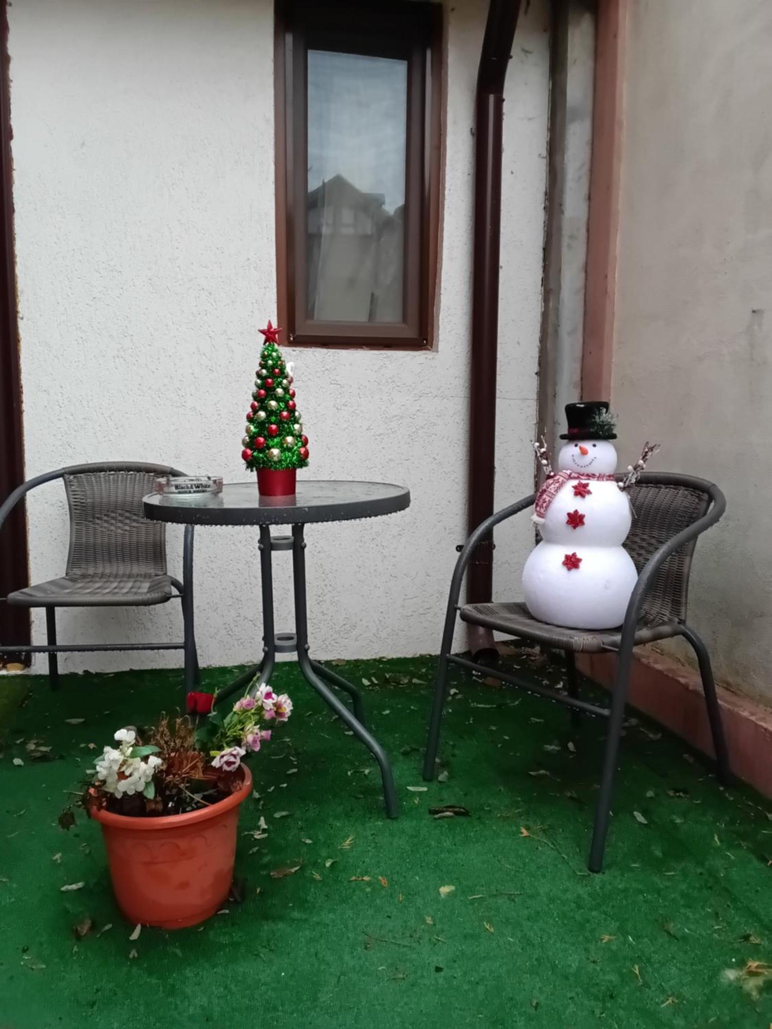 Aura'S West Accommodation Private Parking In Front Yard Bukares Bagian luar foto